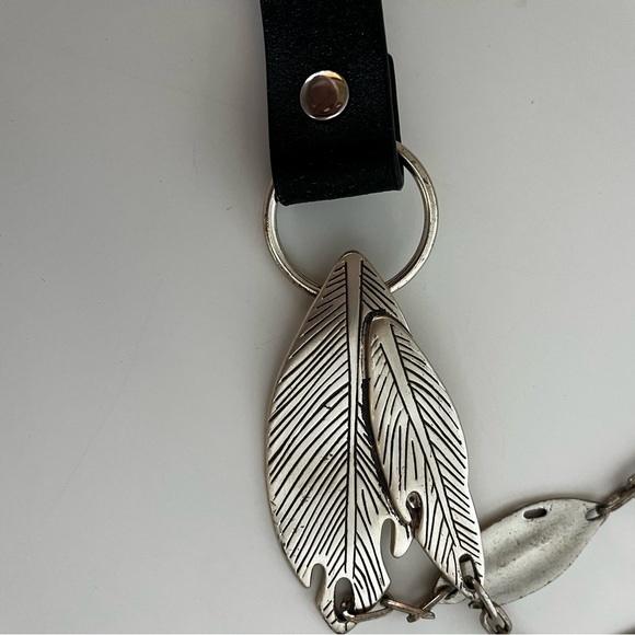 CHICO’S Heavy Silver Metal Embossed Leaf Chain And Black Leather Belt Size M/L - Picture 14 of 15